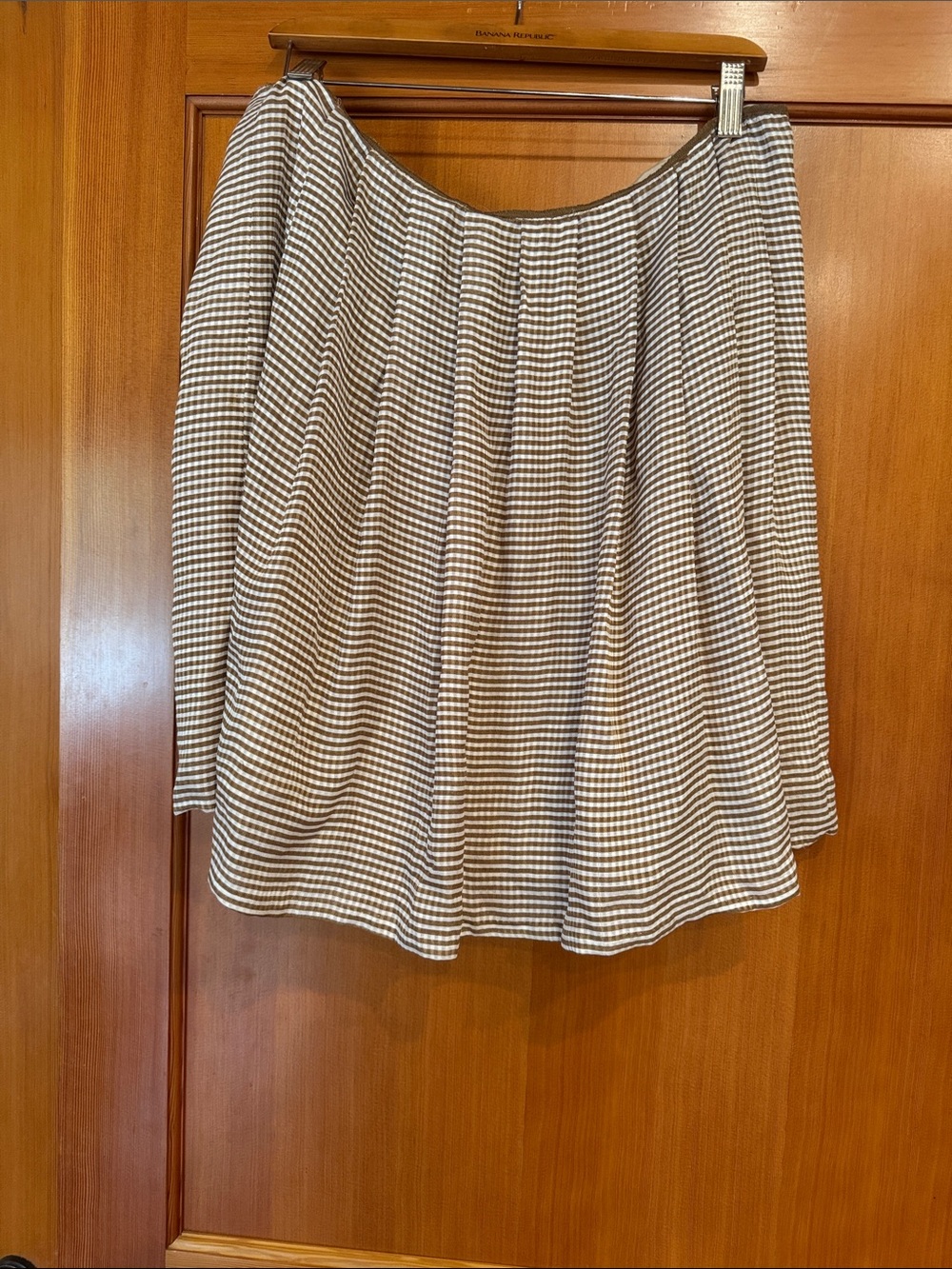 100% Silk Pleated Ginghan Skirt in Brown & White Like New